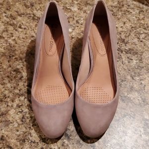 Women sz 5M CC-Linnden suede pump.